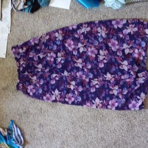 Medium Forever 21 side slit skirt